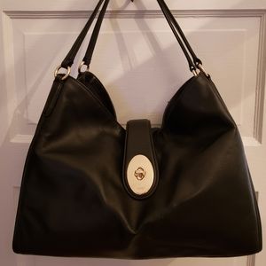 Timeless Black Leather Coach Shoulder Bag/Purse